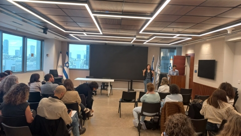 הצגה של תוצרי הקבוצות במליאה.jfif